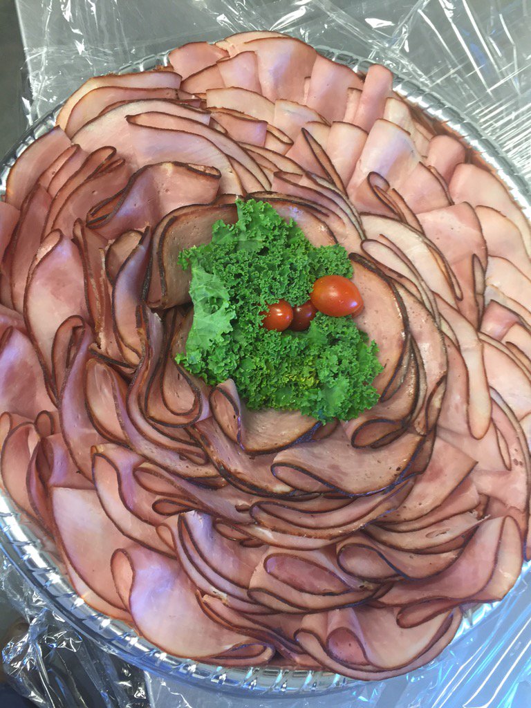 FaulknersRanch's tweet photo. Grad parties galore!  Are you throwing one?  #🎓faulknerscarryout #smokedmeat https://t.co/tIyJ3eeqyI