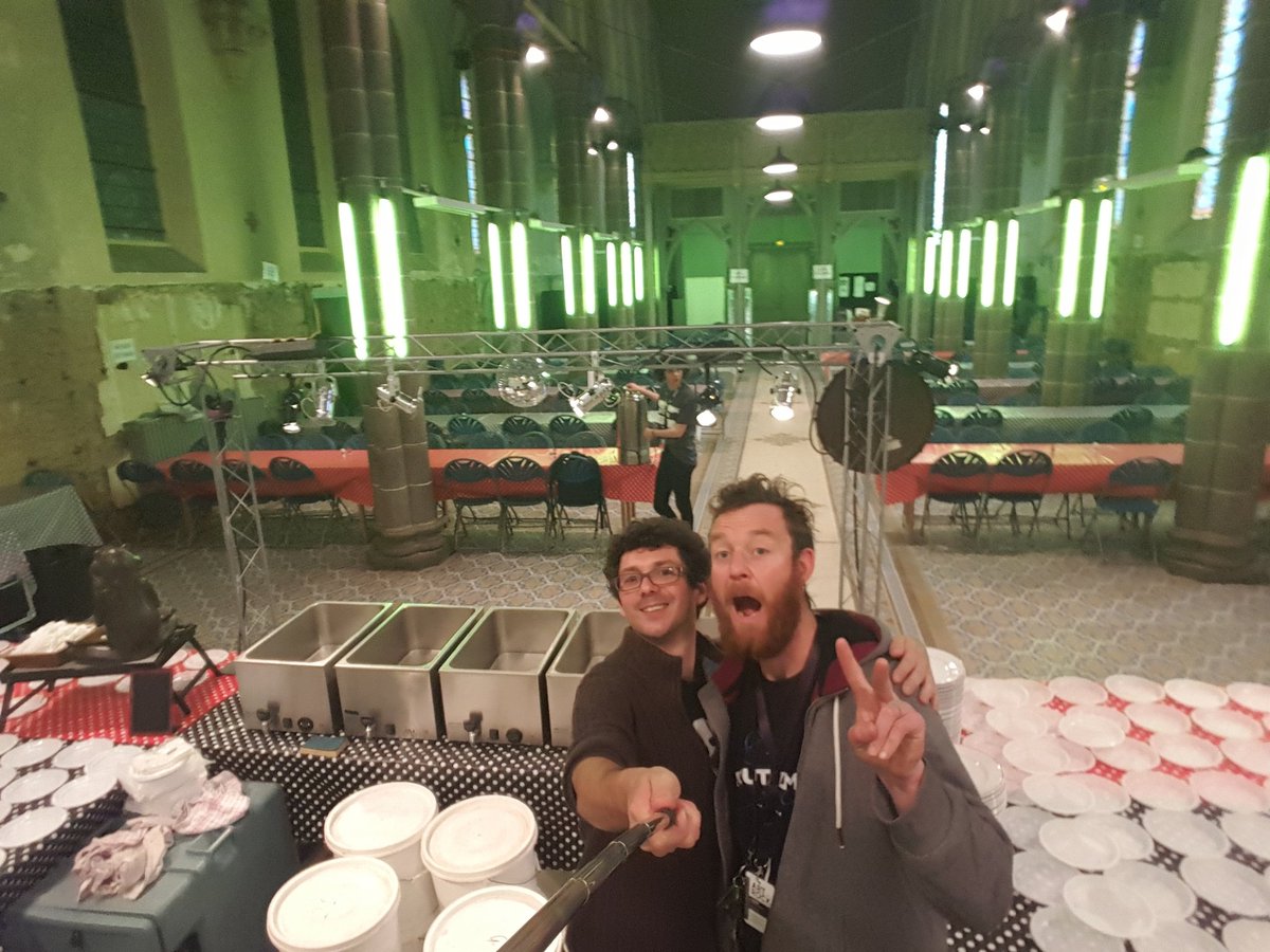 REhouarn's tweet photo. @ClaireGrou petit coucou depuis art rorck avec la perche a selfie gagné depuis le forum sfr. Merci https://t.co/s5skafrYOj