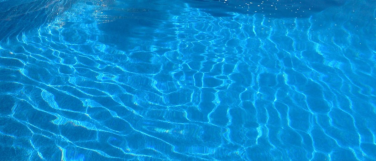 AquaTechWpg's tweet image. Green to Clean is what our #PoolService can help with. #Weeklypoolmaintenance  hubs.ly/H02XfKS0