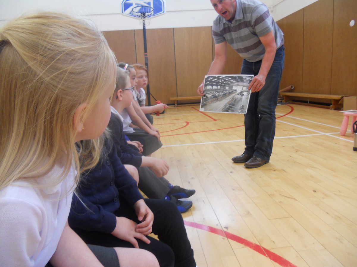 BothkennarC1's tweet photo. Thanks to Mr John Owen for chatting to us about Dairy Farming! We learned loads! #RHET #farmtofork https://t.co/7hpL9edgwg