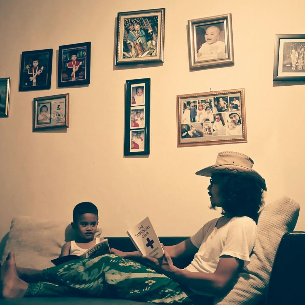 Membaca yang lain, disaat ramai orang menikmati sastra <a href="/hurufkecil/">m aan mansyur</a>