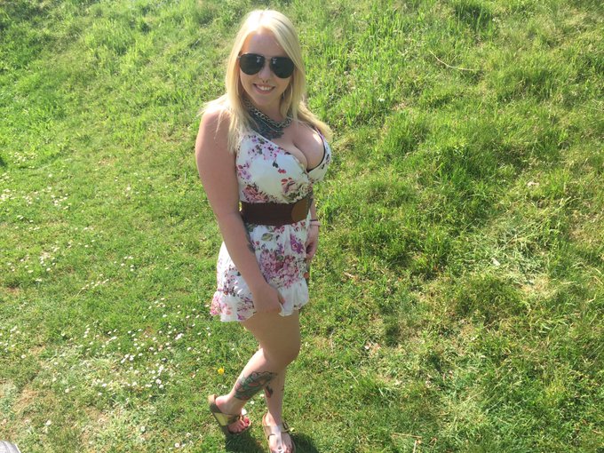 Ich brauch ne neue Netflixserie ;) Vorschl&auml;ge?! 😘 https://t.co/HQUJn7BiFq<a href="/tag/langeweile"class="tags"><span>#langeweile</span></a><a href="/tag/fotoshooting"class="tags"><span>#fotoshooting</span></a><a href="/tag/wurstbrot"class="tags"><span>#wurstbrot</span></a>