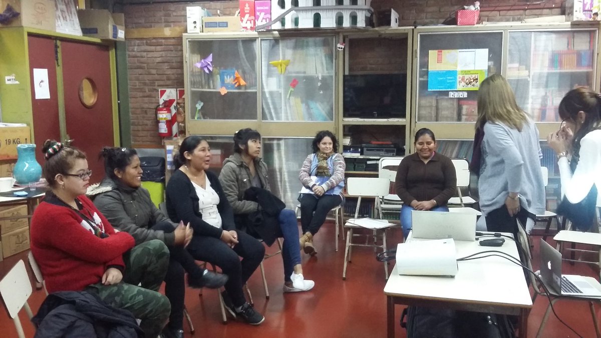 FliasalaEscuela's tweet photo. Cerramos la semana con más talleres de #FALE con @Fundamontearg @FundacionLeer @ElReparoCT y @EducacionBA @Eze1984 https://t.co/9APNvt4jRt