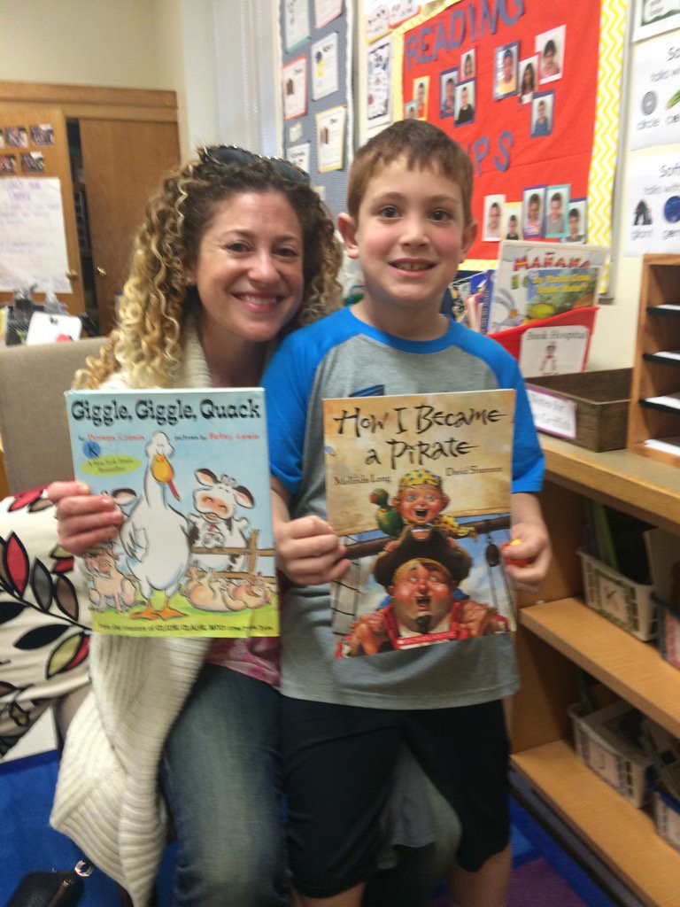 lgriffith20's tweet photo. A very special mystery reader on a special day! π @WPSCoolidge #2griffith https://t.co/Y6JLB6nWA3