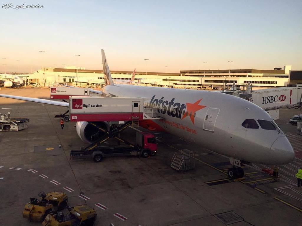 Re_Instaviation's tweet photo. Photo By :  @jn_syd_aviation
・・・
Jetstar Australia 🇦🇺 Boeing 787-8 Dreamliner [VH-VKD] parked at its gate at SYD ju… https://t.co/UhICfxqgw2