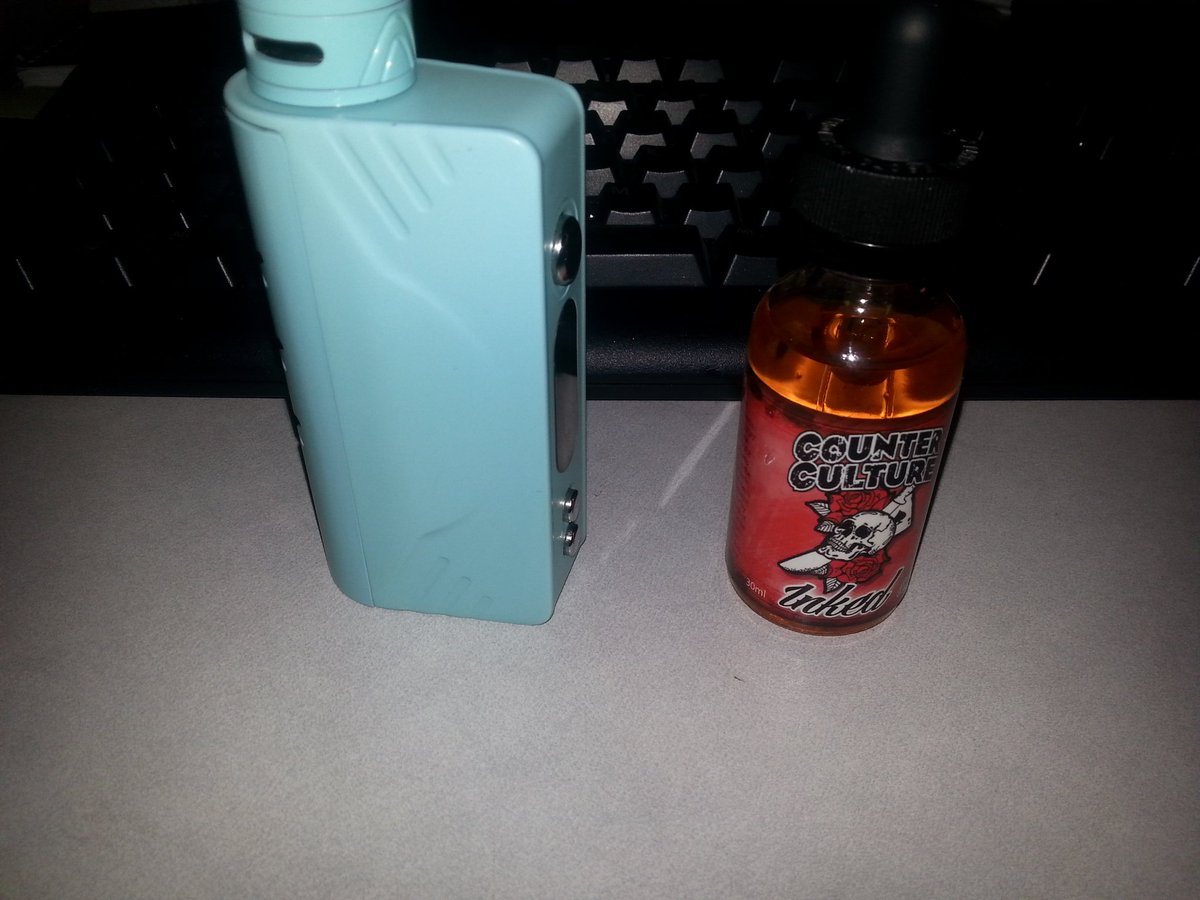 Workfloooowwwww bitches! Today is made possible by <a href="/Bakerwhiteinc/">Baker White</a>  #vapelyfe #Fridaythe13th  #GirlsWhoVape #vapeporn