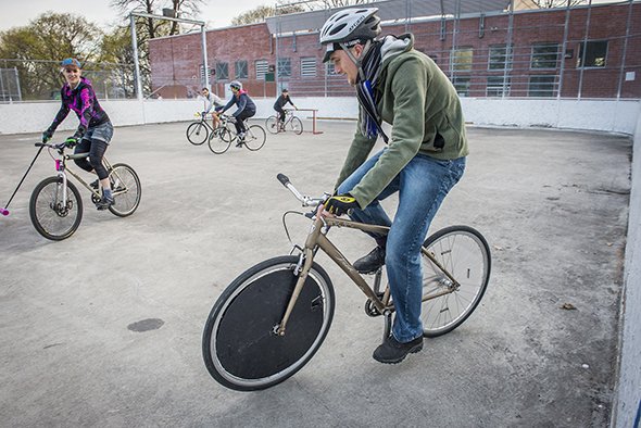 AlbertoAnabalon's tweet photo. Bike Polo makes a big comeback in #Toronto. This looks like so much fun, who's in?
https://t.co/7A24Jl7q0L https://t.co/nCwMNaAvG7
