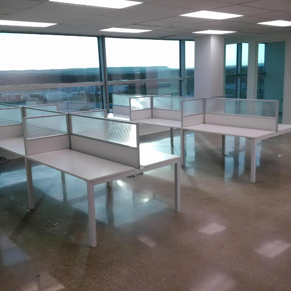 Comm_Design_'s tweet image. Another installation of modern workstations - the offices @Bluesun in Burlington. What a great space and view!
