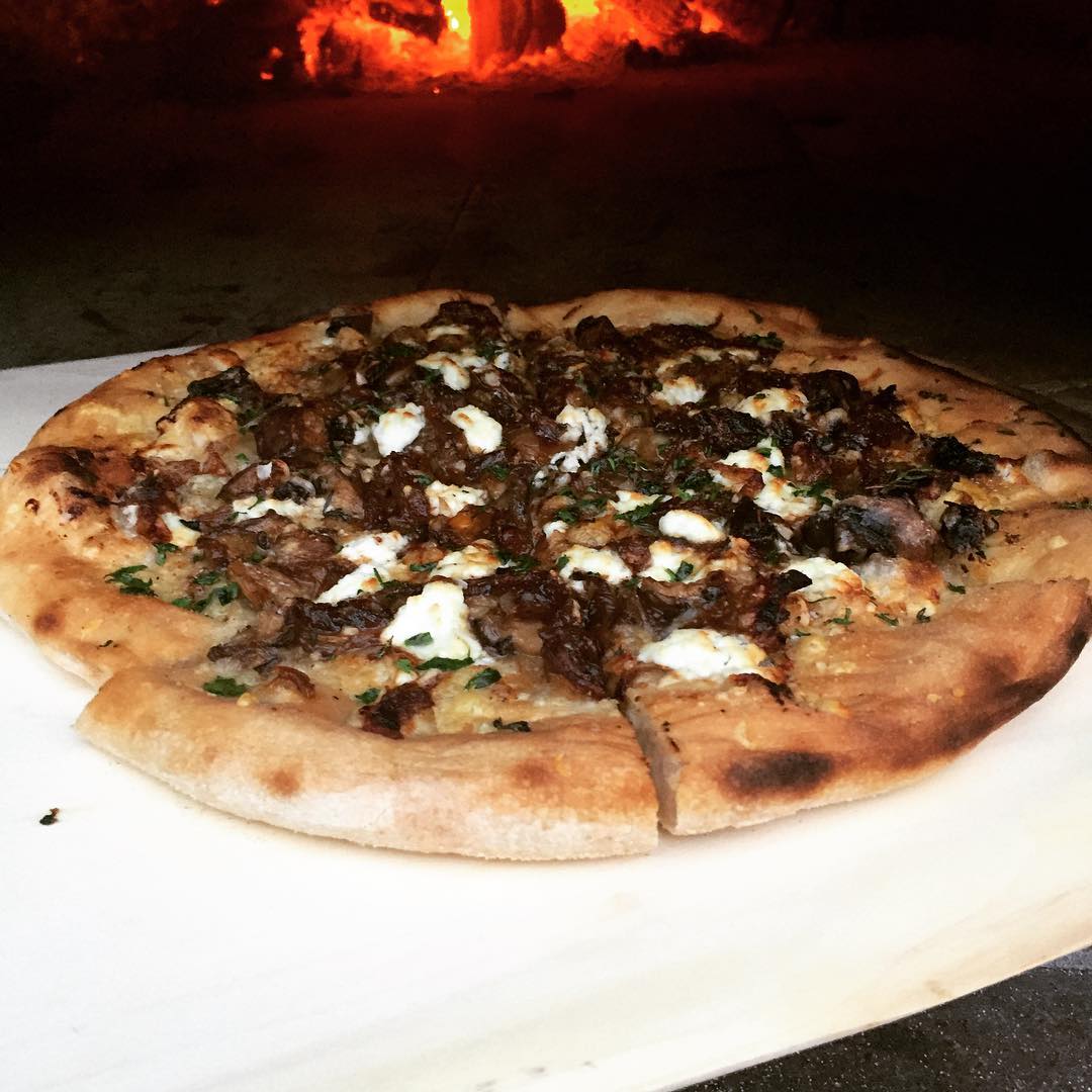 ebkwinebar's tweet photo. Cooking up some #pizzas last night for a fundraiser for Austin Creek School! #sonomachat #santarosa #sonomacounty https://t.co/mR0Th6RWeL