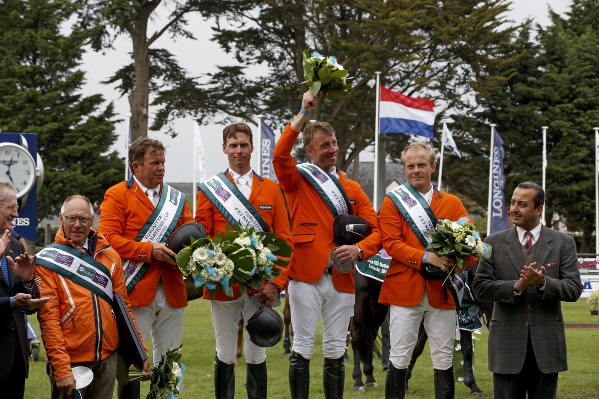 Springruiters winnen de landenwedstrijd in La Baule - bit.ly/1JIY5rl