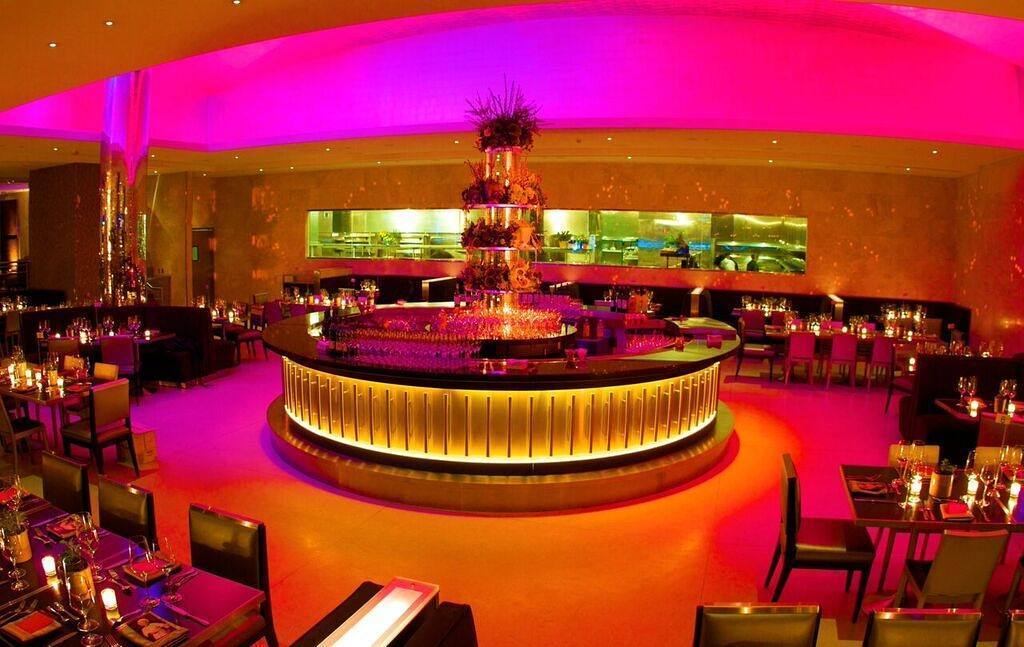 CL22Productions's tweet image. #CL22Productions cast the @N9NEsteaklv restaurant in a neon purple glow, accentuating the Steakhouse&apos;s vibrant and …