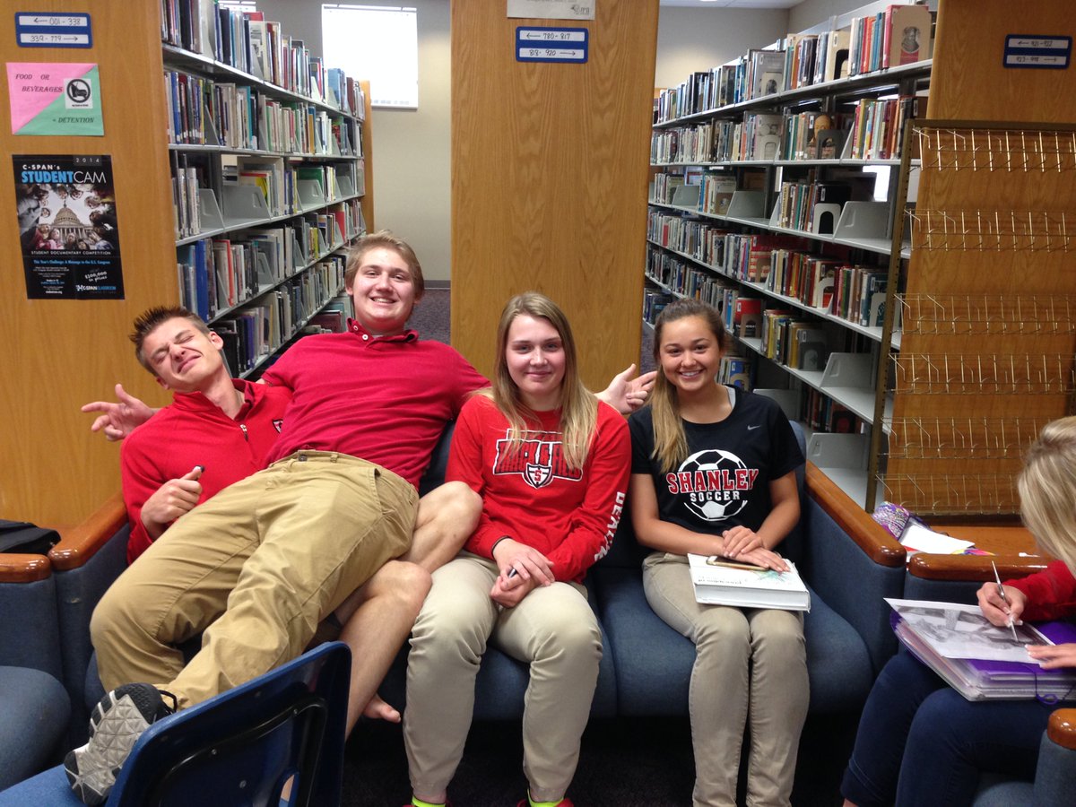 DeaconsRead's tweet photo. Juniors and seniors are thankful it is Friday. #notasthankfulasteachers https://t.co/QMhMum8mPT