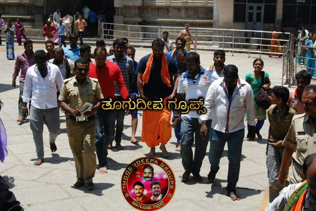 DTEAM7999's tweet photo. ಎಸ್ಲ್ಯೂಸಿವ್ ಫೋಟೋ ಆನ್ ಡಿ ಗಾಡ್ ಇಂದು ಬೆಳಗ್ಗೆ  ನಂಜನುಗೂಡು ನಂಜುಂಡೆಶ್ವರ ಸ್ವಾಮೀ ದರ್ಶನ ಮಾಡಿದ ಡಿ ದೇವರು.. ಸ್ವಾಮಿಯೇ ಶರಣಂ ಅಯ್ಯಪ್ಪ https://t.co/cEowlwvgEh