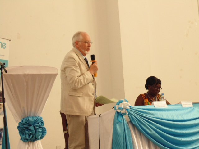 Geo_Univlome's tweet photo. Echanges entre les participants pour la mise en place d'un réseau de commerce #GeoconfLomé2016 @228Viwo @228Events https://t.co/yfKUdLpmB9