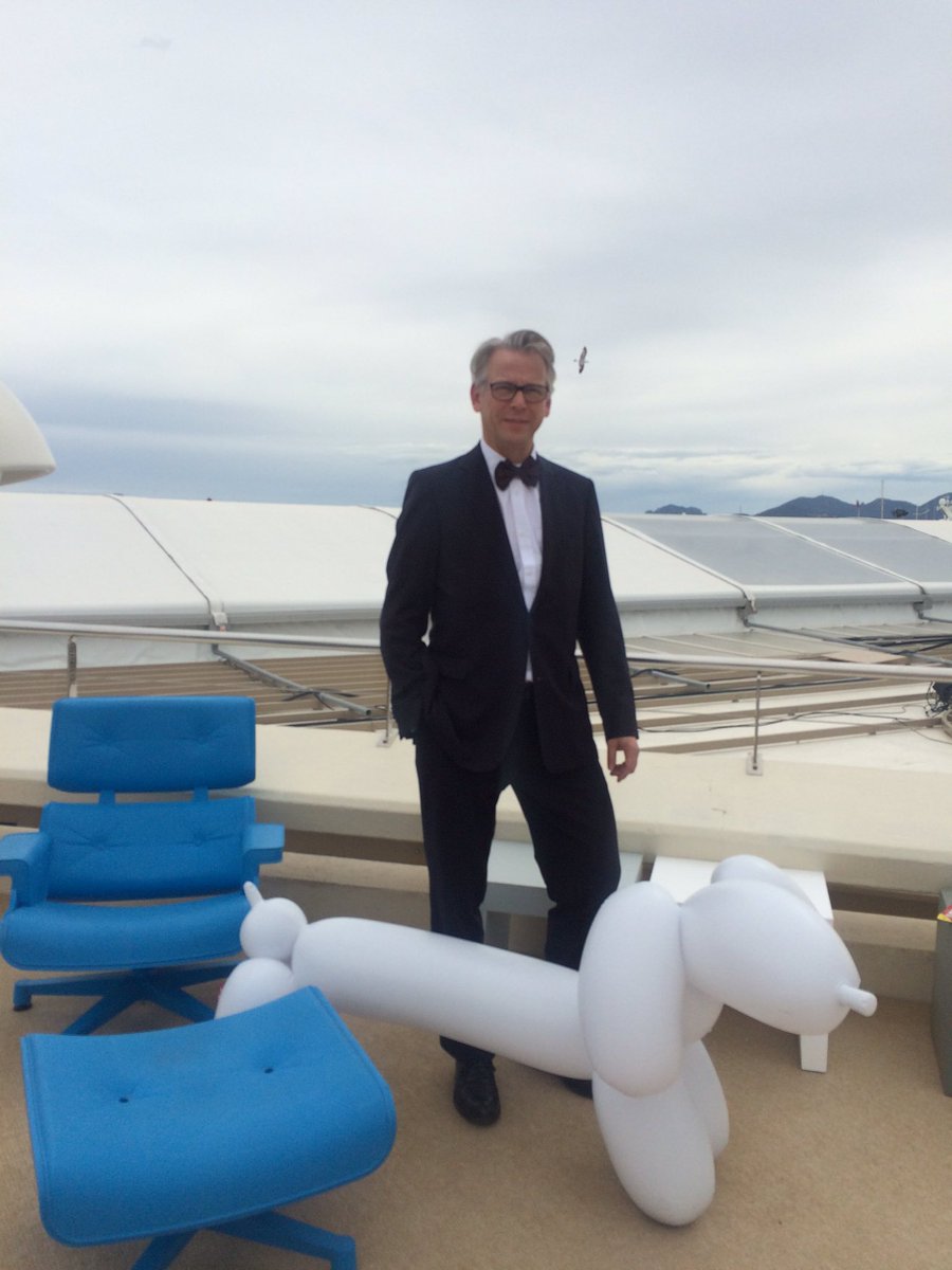 MartenRabarts's tweet photo. @jupebyjackie @situatiecentrum #dutchdesign#cannes#redcarpetready Dutch cultural ambassador to France #bow tie https://t.co/M9firELvCV