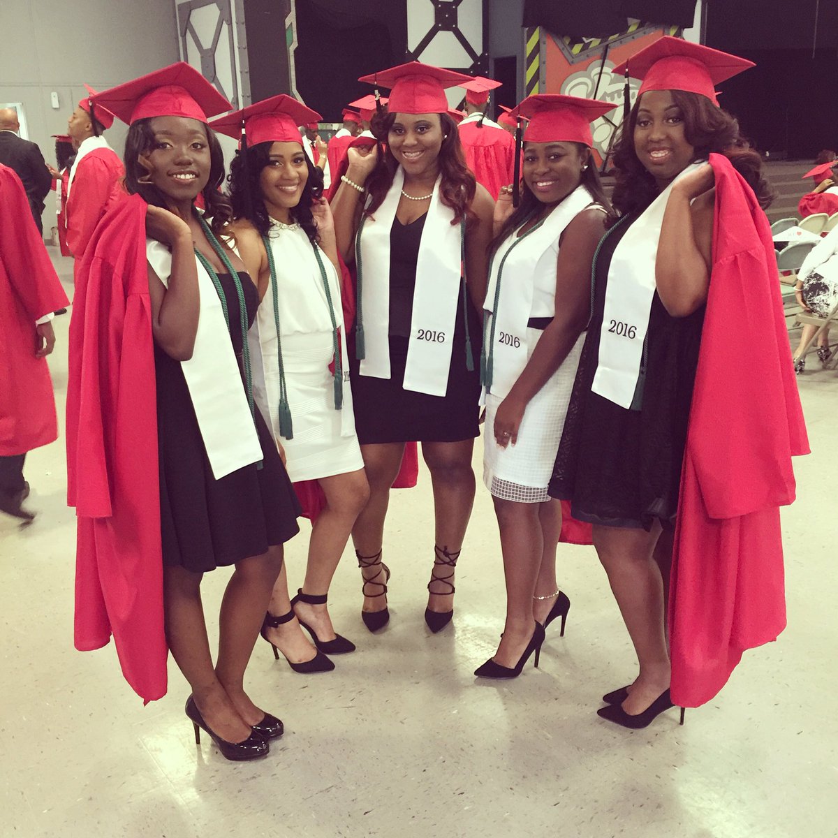 daeemarie's tweet photo. slayed together &amp; walked the stage together 🎓👸🏽 https://t.co/4r1ll85DEK