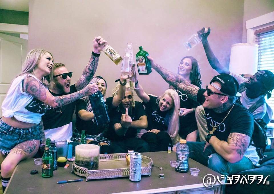 illieavee's tweet photo. I love it, the rush is amazing, celebrate nightly &amp; everyone rages #vstrobrand #keepthefamilyclose #AllTheWayUP 🚀🌐 https://t.co/2wSk1KHbw9