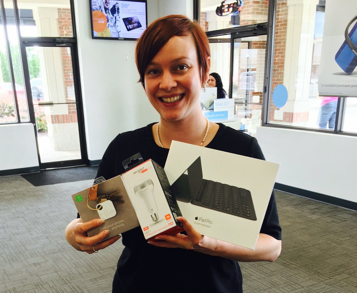 Merchants_cor's tweet photo. Laura got ALL the accessories she wanted today on AT&amp;T's easy accessory payment plan! #LifeAtAtt @Her_Name_Is_Red https://t.co/Fqj4HgrFtr