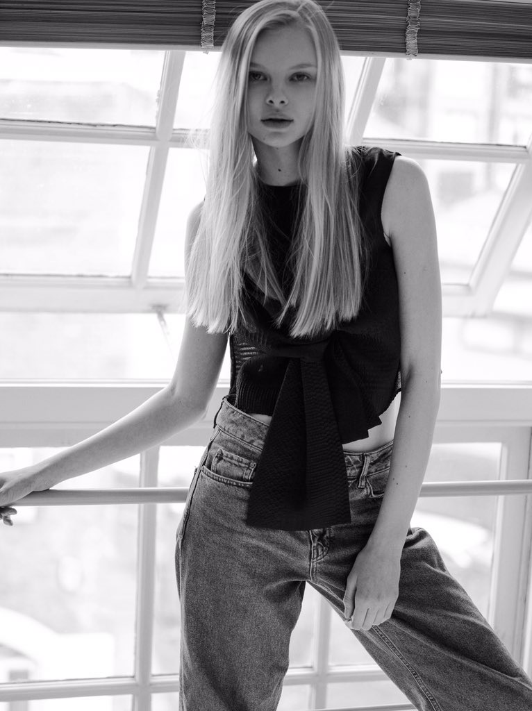 Platform_LDN's tweet photo. Spring is in the air #gayeonlee #gayeonleeAW16 #knotted #top #platformcreative #fashion @Gayeon_Lee @Platform_LDN https://t.co/XDluhJduHk