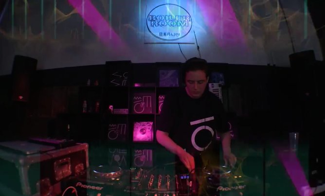 .<a href="/musica_comeme/">Cómeme</a>'s <a href="/BBorusiade/">borusiade</a> blessing our Berlin studio back in February ~ blrrm.tv/RaCy6C