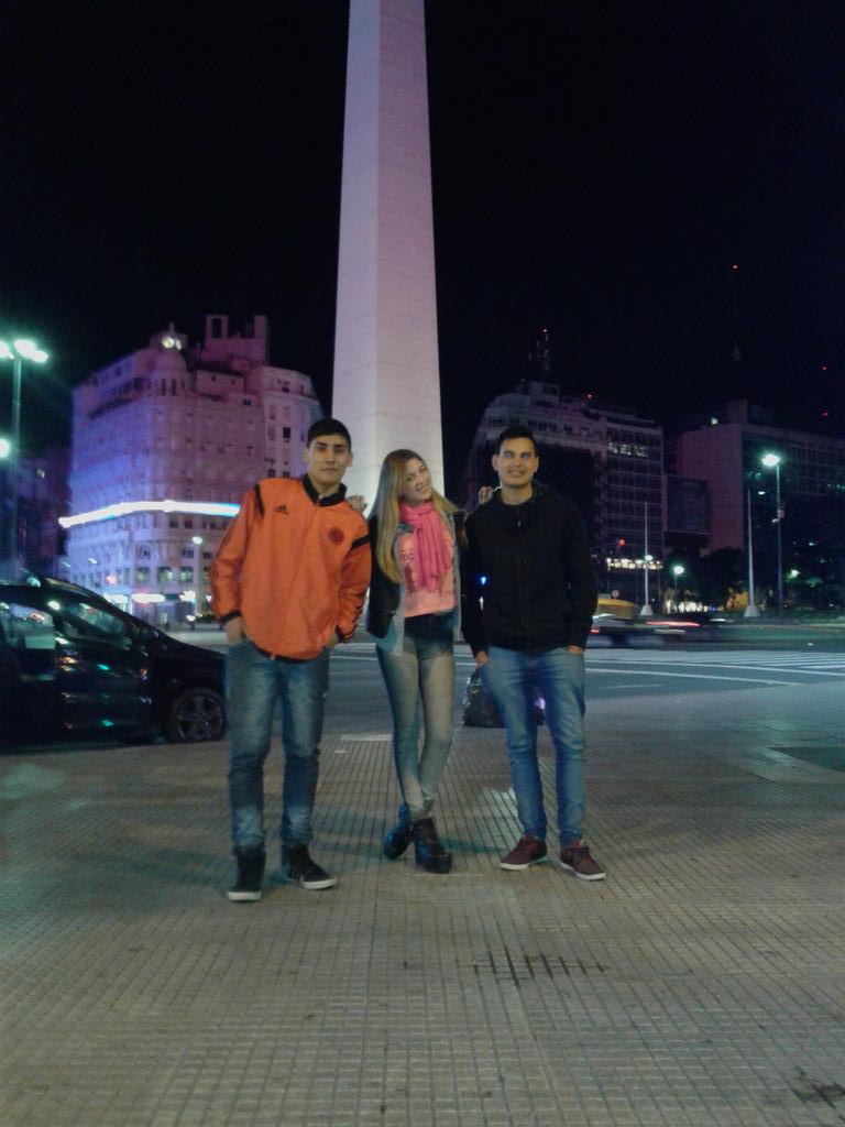 ValeTodoOficial's tweet photo. Anoche acústico en Radio Rivadavia con Teto Medina! #ValeTodoCumbia🎶 https://t.co/r16vFZwS3a