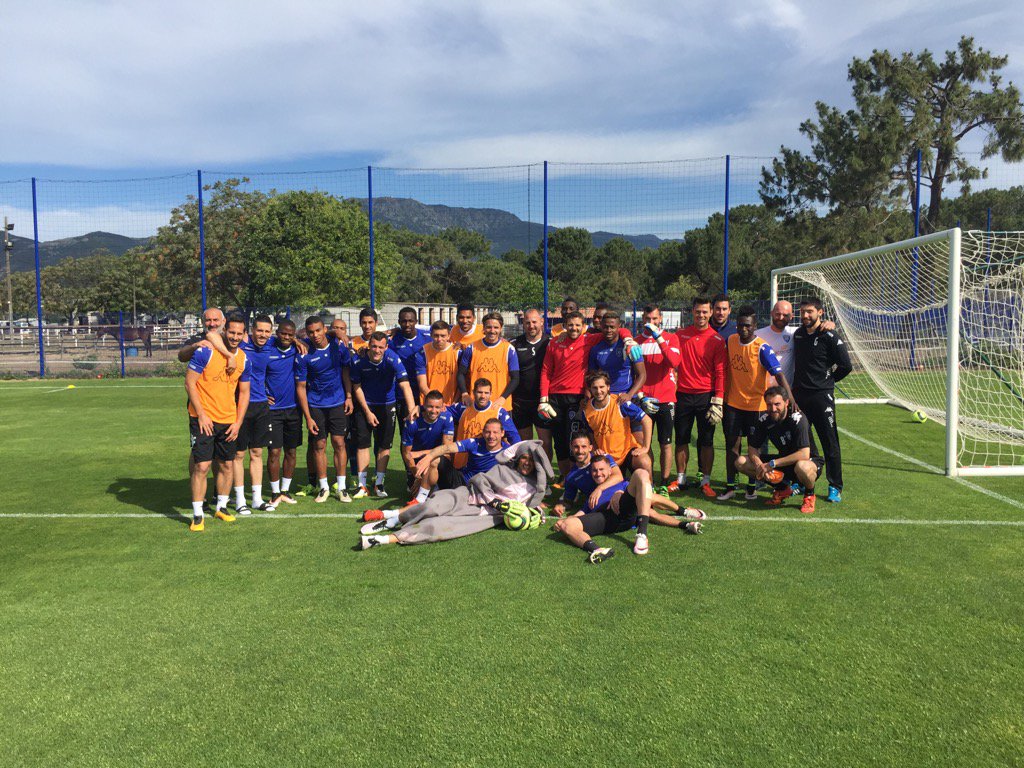 Dernier entrainement dans la bonne humeur en compagnie de babar 😂😂😂😂 <a href="/SCBastia/">SC Bastia</a>