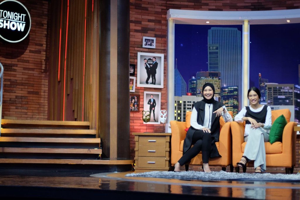 Thank you for watching me and tante <a href="/alyarohali_112/">Alya Rohali</a> at <a href="/TonightShow_NET/">Tonight Show NET.</a> :) Selamat ngegalau with #SusahMoveOn