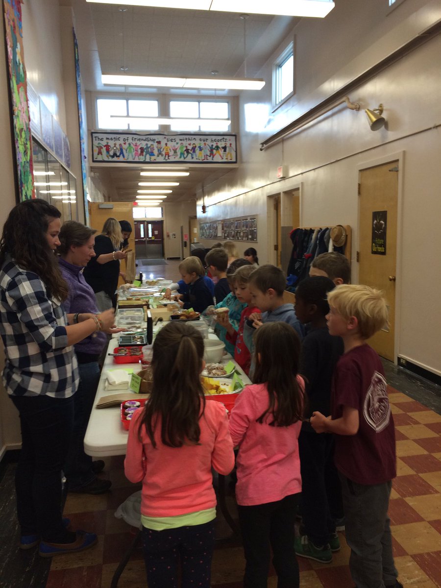 KillarneyCBE's tweet photo. Sweet Relief Bake Sale a HUGE success! #FtMac#parentcouncil #teamkillarney https://t.co/6UN8hZfbWr