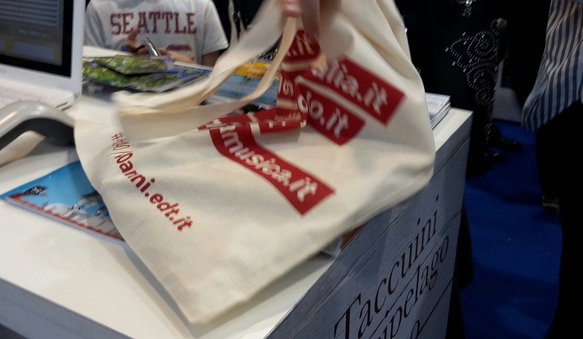EDTlibri's tweet photo. Queste borse #edt40 vanno come il pane! Omaggio per ogni acquisto al nostro stand! https://t.co/4qLW6kc5RY