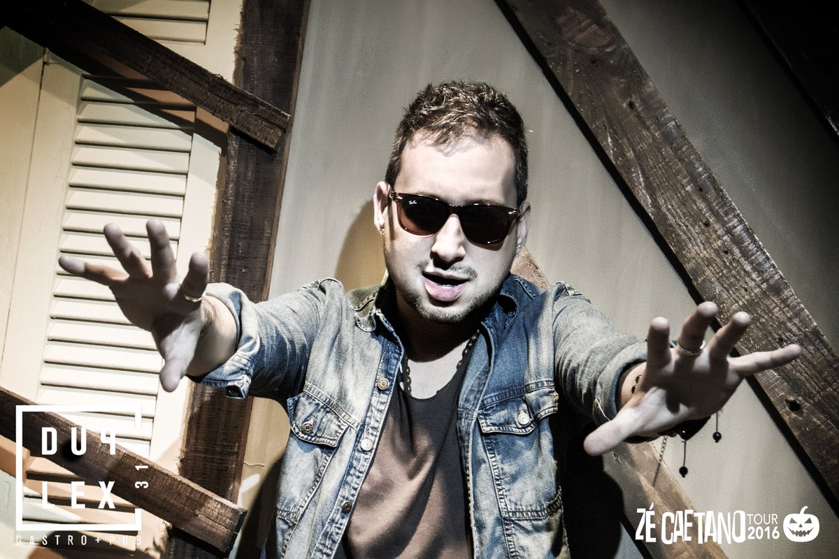 _zecaetano's tweet photo. É hoje!! Sexta-feira 13, noite de Halloween no #Duplex312, sold out! "Cuidado com o Jason, ele vai te pegar..." 😈🎃🎶 https://t.co/uLs8vFlmH4