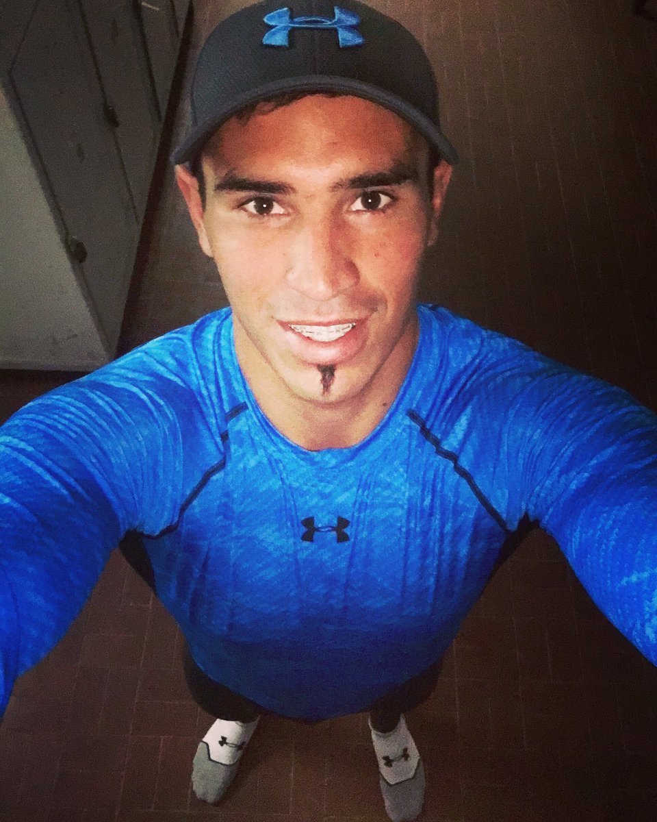 jhonatanrowig's tweet photo. #iwill #RuleYourself @underarmouruy #loimposiblesolocuestaunpocomas #UCDDM #FUR https://t.co/Nk7M0x51hV