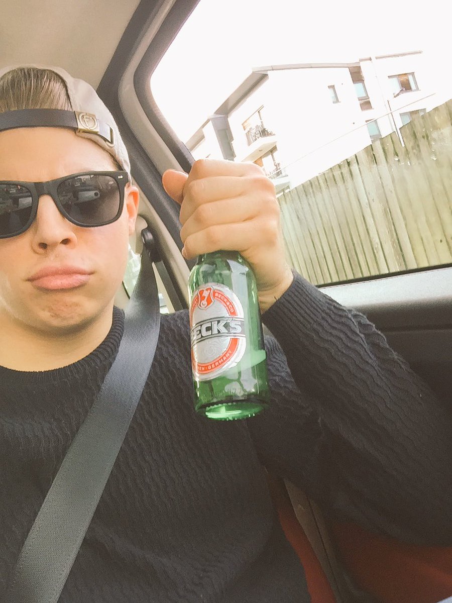 CONZZZ96's tweet photo. Traffic jam pub crawl 😈 yes peeps ✌🏻️ #Bitternefireworkfactory #fireworkexplosion #Southamptontraffic https://t.co/X7iJusrk2r