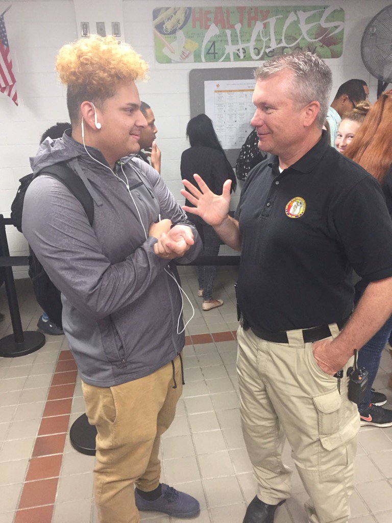 mjprzy's tweet photo. Our SRO building relationships with Hodgson students. "Do you have change for a dollar?" @HVT_SilverEagle #nccvotech https://t.co/UVzELZTVud