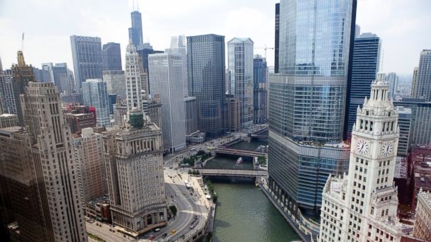 Jumpshell's tweet photo. With over 72 restaurants, 27 bars, and 23 parks, Chicago’s downtown Loop has it all! https://t.co/NeDy9XvJUR https://t.co/0XjrcfO0Dj