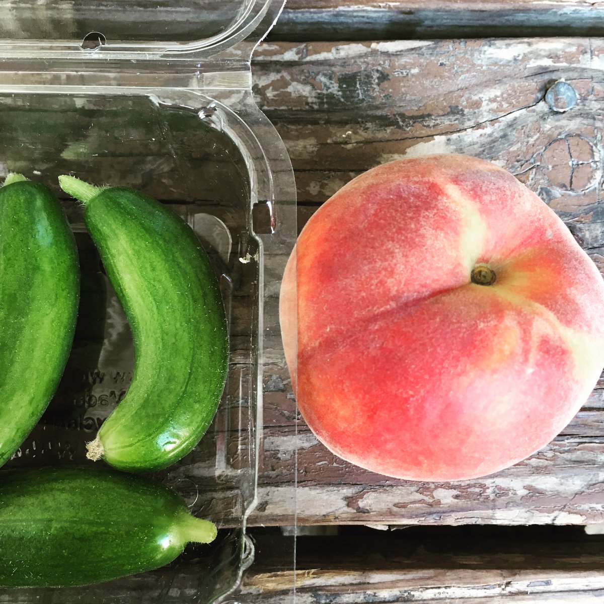 AHOrganics's tweet photo. Uncle Vern's #peaches are ready for eating so don't prolong the feasting too long! #organic #CSA #Health #delivery https://t.co/QMU6YxWCbj