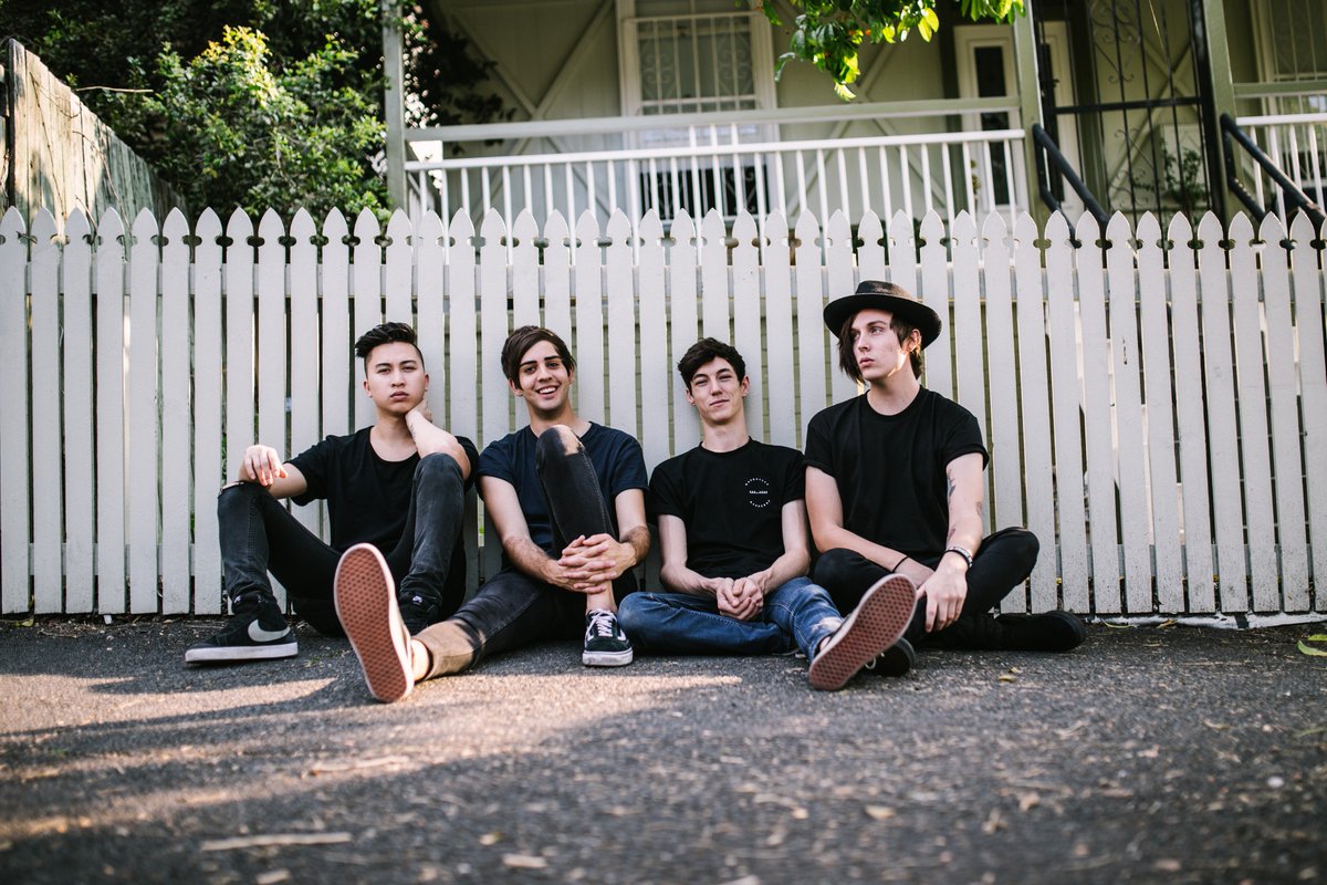 mixtape_press's tweet photo. Listen to @withconfidence_'s new song, "Keeper", here: https://t.co/3GN0fhla6K https://t.co/zCoQ5hC5bt