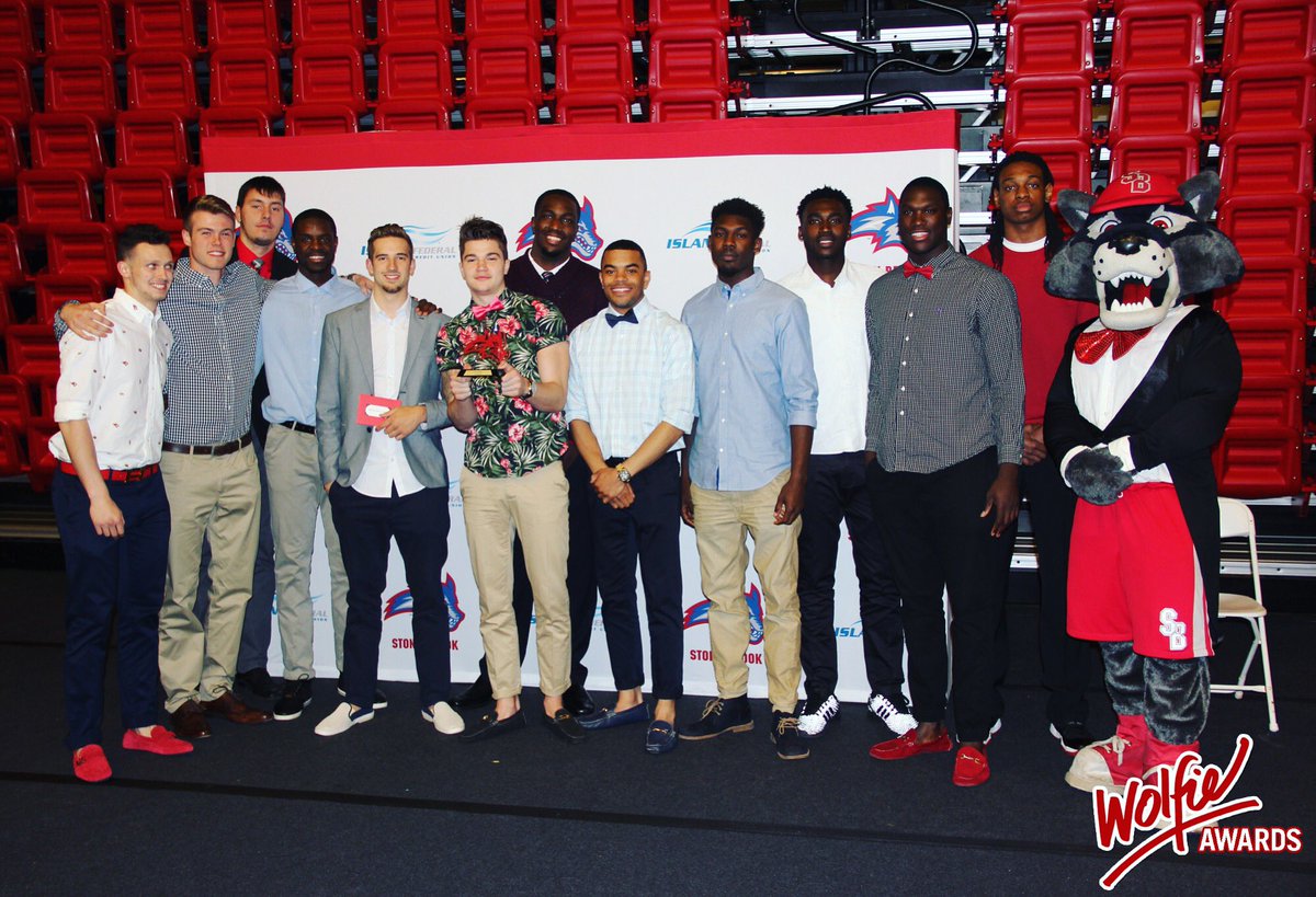 StonyBrookMBB's tweet photo. #FBF to taking home the Men's Team of the Year Award at the #Wolfies2016 🏆 https://t.co/lYCixIA7Nu