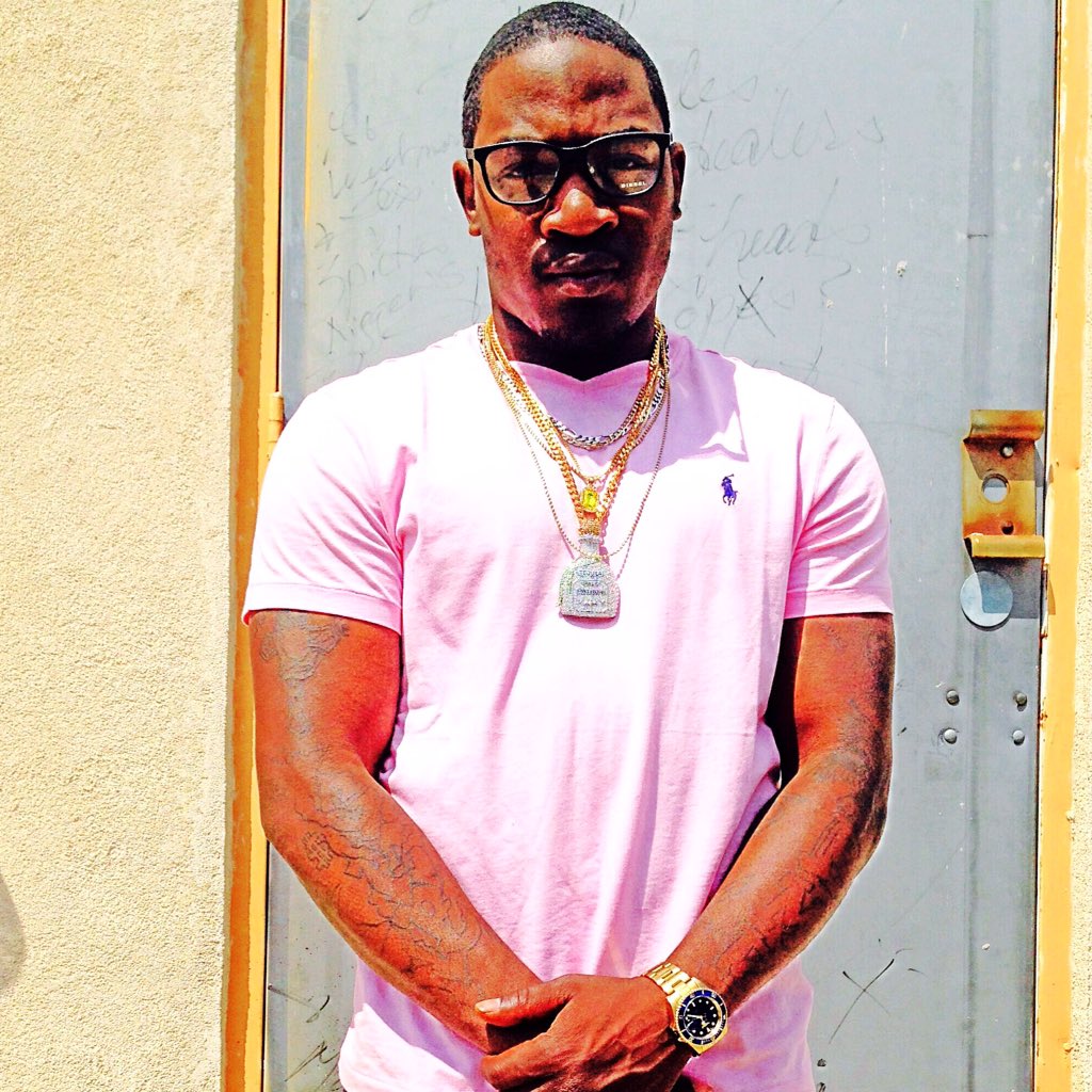 MRBMB215's tweet image. Watch out lil bitch 💯💯💯🔥🔥🔥🔥💣💣💣💣💣#MRBMB #BMB #TROUBLE_N_INK