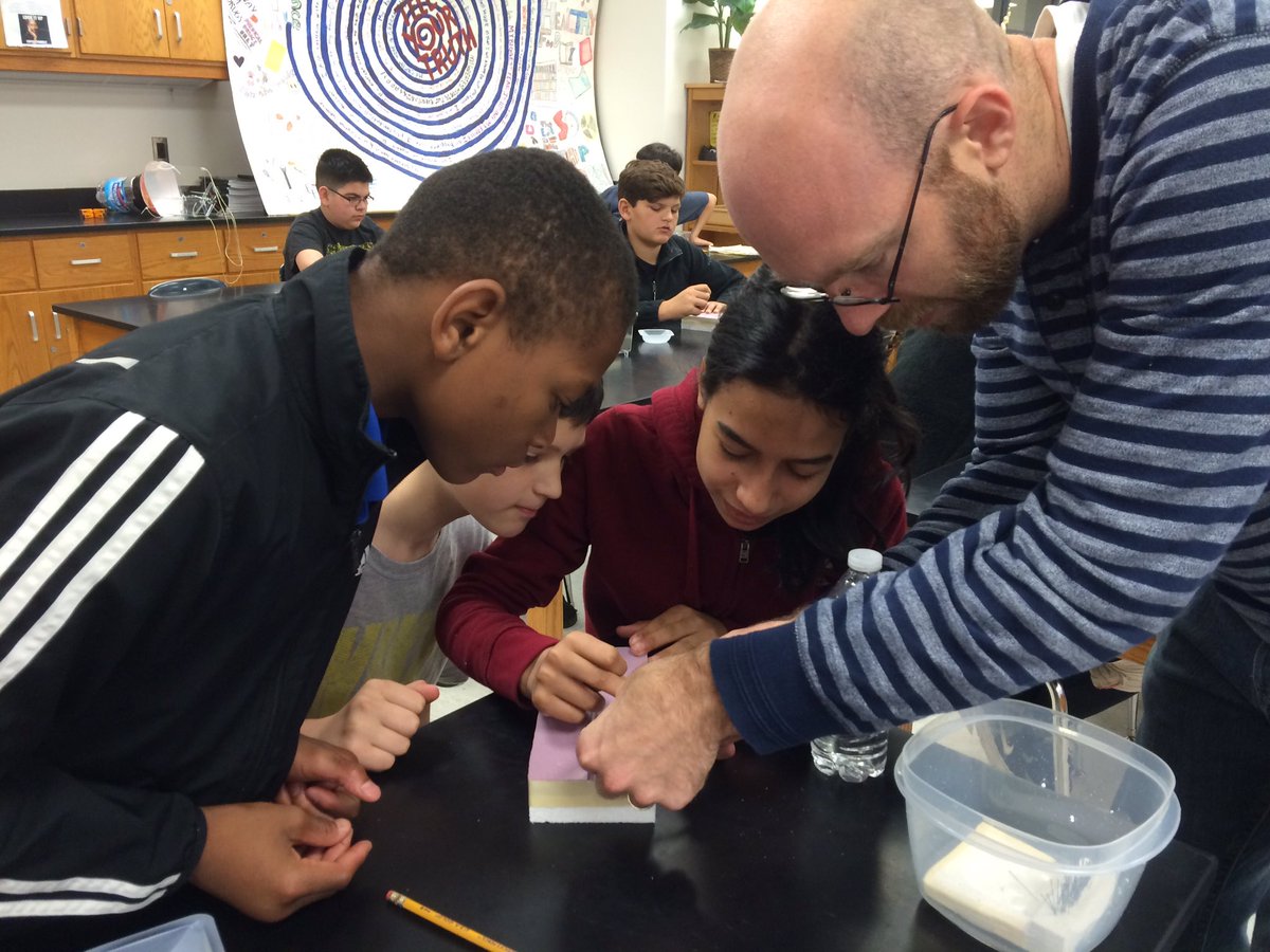 rsvoigt's tweet image. 6th grade Ss @MMS_ELPS have fun pinning their #mothproject w @realPeterWhite