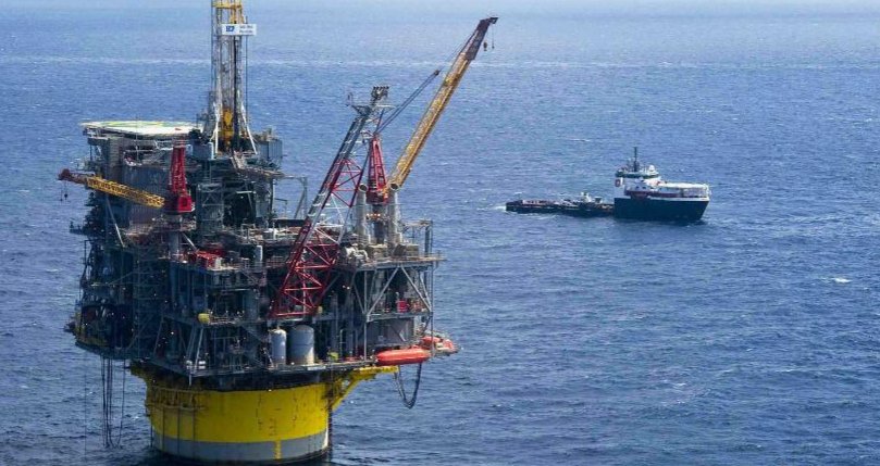 VICENews's tweet image. Shell oil spill renews calls for moratorium on oil and gas development in the Gulf of Mexico bit.ly/1OosFLj