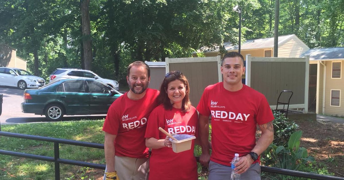 MarkAWatson's tweet image. Keller Williams Red Day!  Giving back to the community!  #thewatsongroup #kwcares #kellerwilliamsballantyne