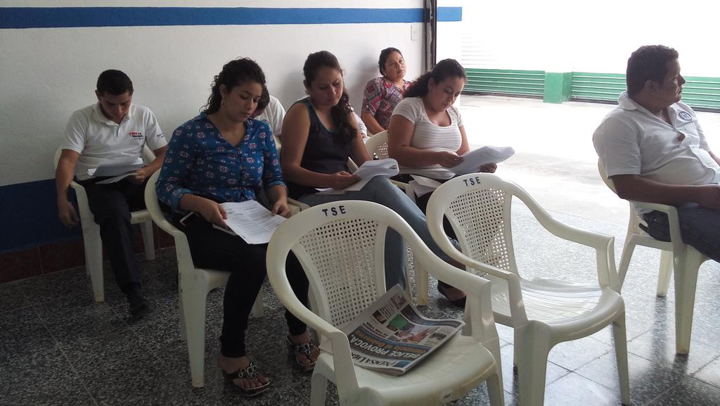 Oficina505's tweet photo. Reunión con la Mesa Registral de El Chal, Petén@renapgt @rudygallardogt @Jamonterroso05 @renap_consultas https://t.co/vVsrQ71kpl