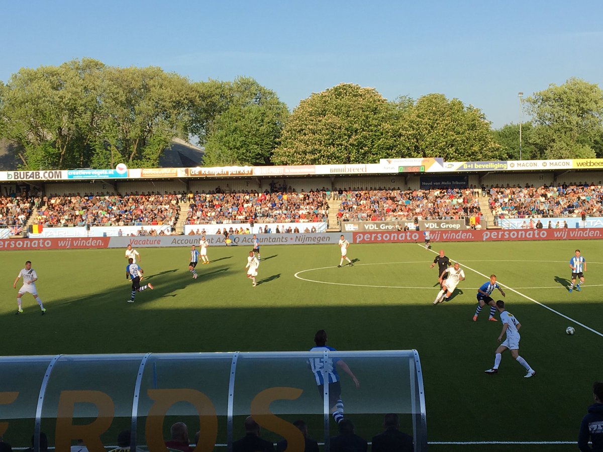 Samen met <a href="/LeroyMeurs/">Leroy Meurs</a> <a href="/FCEindhoven/">FC Eindhoven</a> - NAC Breda kijken!