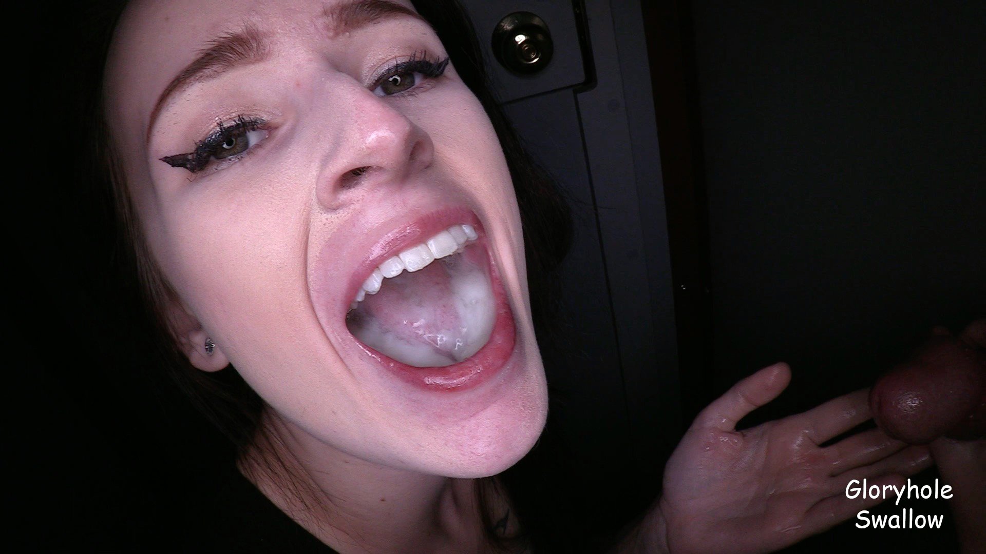 Large gloryhole swallow - Sex photo Large gloryhole swallow Sex photo