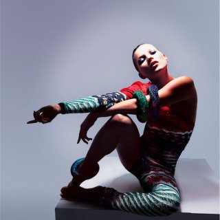 SHOWstudio's tweet image. See exclusive footage of #KateMoss wearing items from @DavidBowieReal's archive showstudio.com/project/david_…