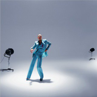 SHOWstudio's tweet image. See exclusive footage of #KateMoss wearing items from @DavidBowieReal's archive showstudio.com/project/david_…