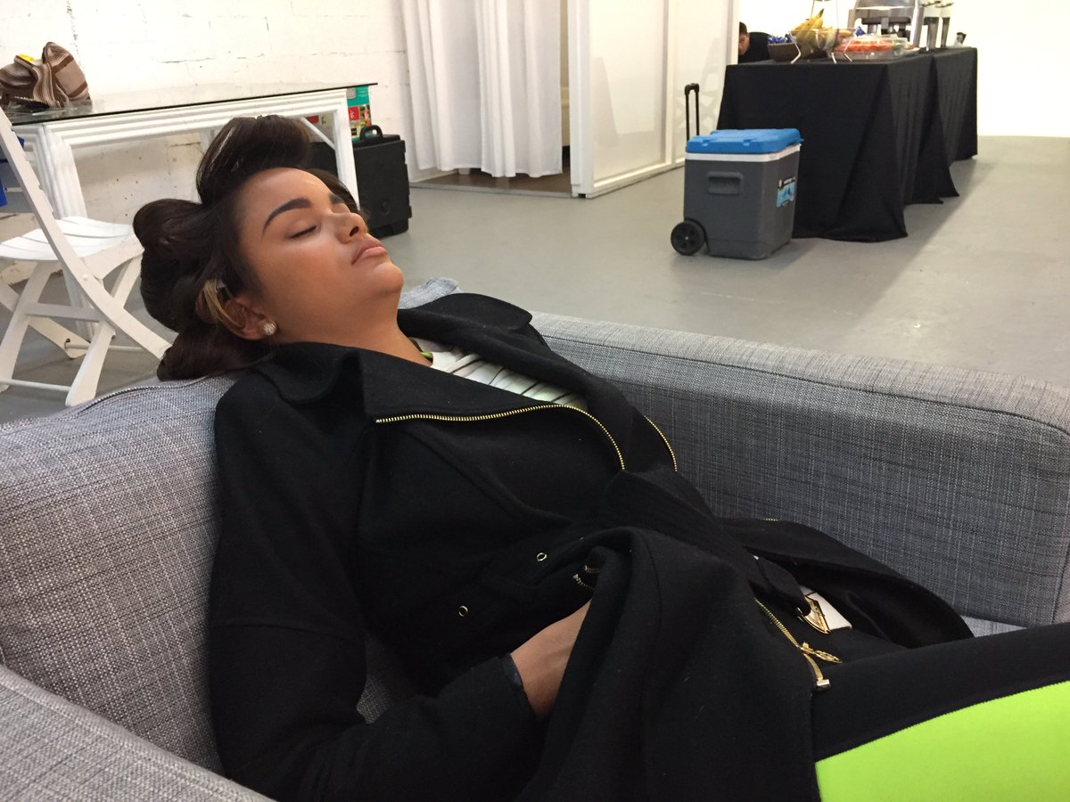 NuestraBellezaLatina (@nuestrabelleza) on Twitter photo RT if this is you right after lunch... on a Friday 😴👑 😂 <a href="/ClaryMolinaRD/">Clarissa Molina</a> #ConRollosYTodo #NBLVIP RT if this is you right after lunch... on a Friday 😴👑 😂 <a href="/ClaryMolinaRD/">Clarissa Molina</a> #ConRollosYTodo #NBLVIP