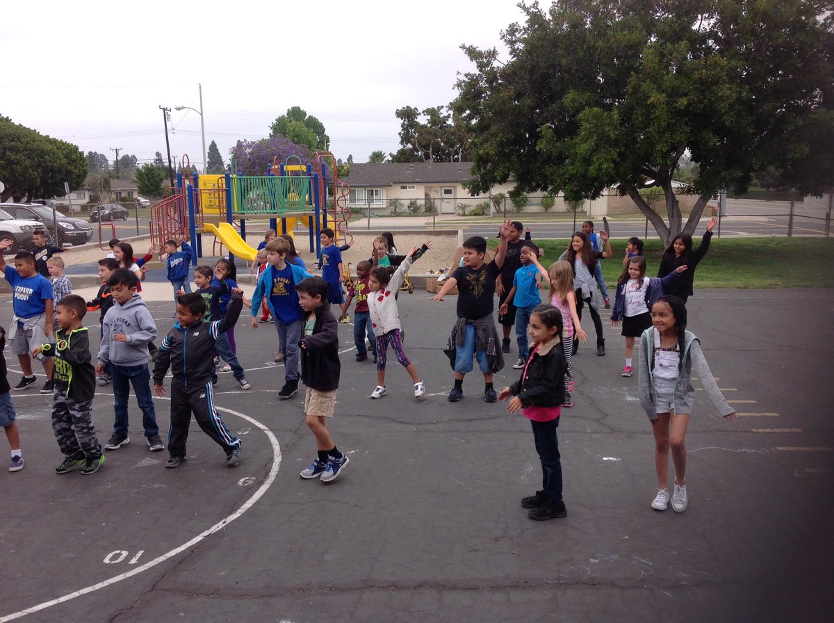 Hernandez3rd's tweet photo. Friday Fun! Zumba with our little buddies! @DHiroshimaK1 @Lpsk2Teacher @Sum_Frederick @ssiglerLPS @PVSDCamarillo https://t.co/AvlQm4CmX5