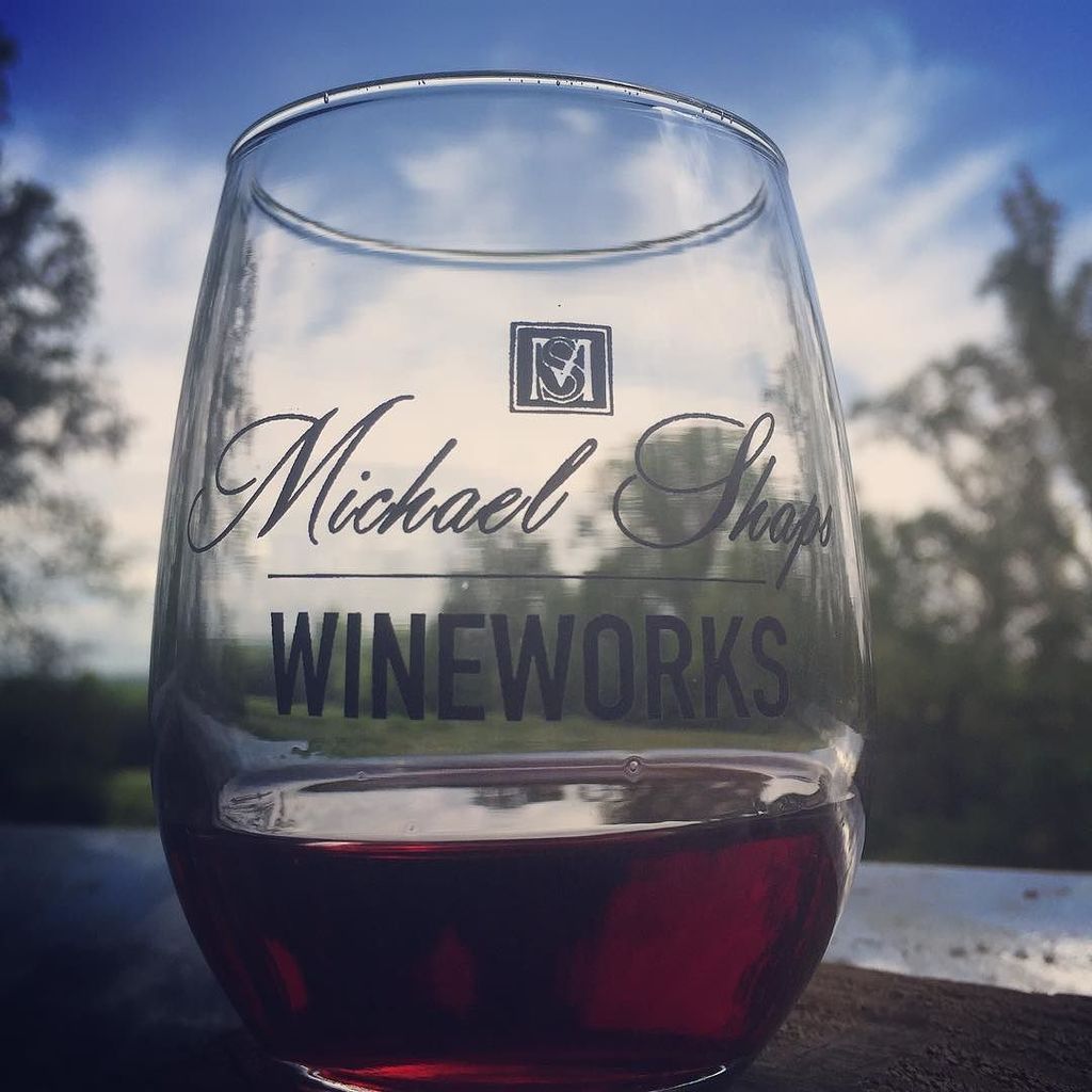 armchairsomm's tweet photo. Blue skies and a Maison @mswineworks Savigny-les-Beaune in my glass . . . Bliss! #vawine #michaelshapswineworks #w… https://t.co/aweSgmh2kw