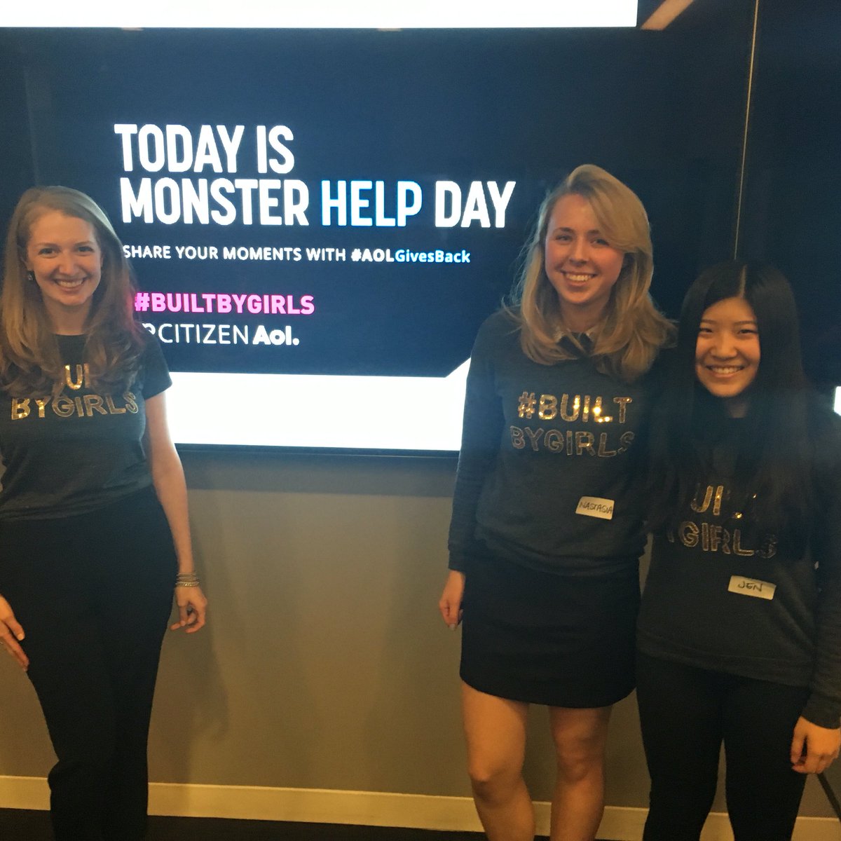 sara_link's tweet photo. Awesome #techboss101 session led by #BUILTBYGIRLS for 25 students & powerhouse @AOL_Inc mentors #AOLGivesBack https://t.co/g1s6dtC2XU
